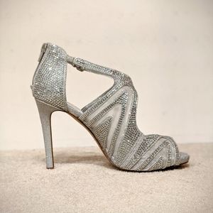 NWOT Gianni Bini High Heels